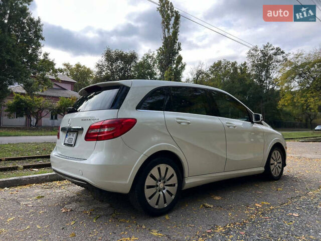 Белый Мерседес Б-класс, объемом двигателя 0 л и пробегом 132 тыс. км за 8999 $, фото 5 на Automoto.ua