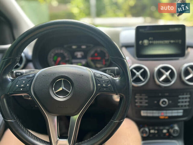 Білий Мерседес Б-клас, об'ємом двигуна 0 л та пробігом 65 тис. км за 10000 $, фото 20 на Automoto.ua