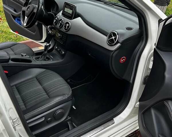 Білий Мерседес Б-клас, об'ємом двигуна 1.46 л та пробігом 146 тис. км за 11600 $, фото 14 на Automoto.ua