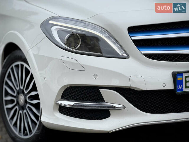 Білий Мерседес Б-клас, об'ємом двигуна 0 л та пробігом 160 тис. км за 9500 $, фото 7 на Automoto.ua