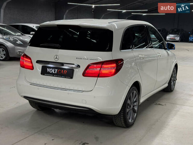 Білий Мерседес Б-клас, об'ємом двигуна 0 л та пробігом 94 тис. км за 10500 $, фото 6 на Automoto.ua