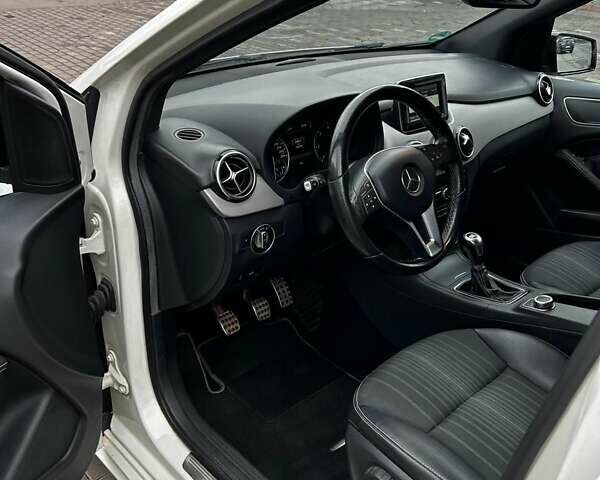 Білий Мерседес Б-клас, об'ємом двигуна 1.46 л та пробігом 146 тис. км за 11600 $, фото 2 на Automoto.ua