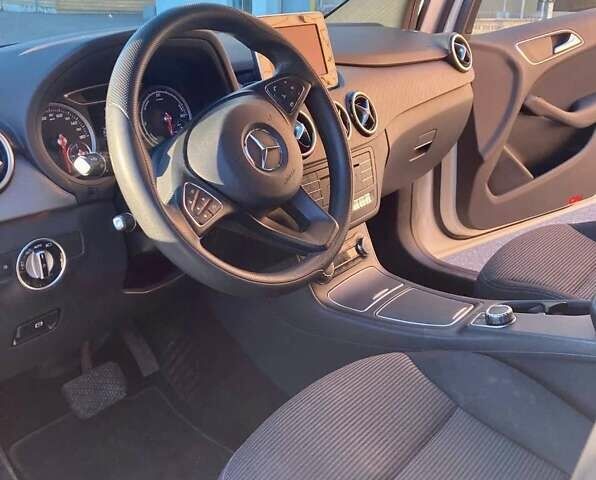 Мерседес Б-класс 2014 в Львове на Automoto.ua Белый Мерседес Б-класс, объемом двигателя 0 л и пробегом 142 тыс. км за 8900 $, фото 6 на Automoto.ua