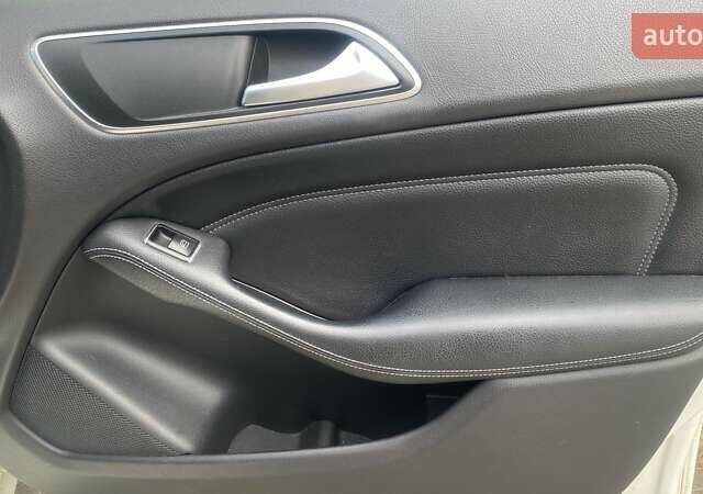 Білий Мерседес Б-клас, об'ємом двигуна 2 л та пробігом 156 тис. км за 12600 $, фото 6 на Automoto.ua