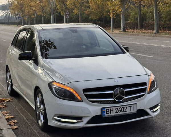 Белый Мерседес Б-класс, объемом двигателя 1.8 л и пробегом 200 тыс. км за 11800 $, фото 1 на Automoto.ua