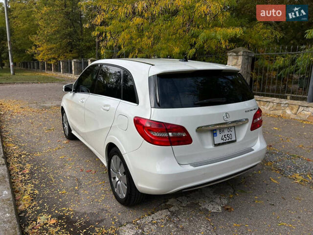 Белый Мерседес Б-класс, объемом двигателя 0 л и пробегом 132 тыс. км за 8999 $, фото 14 на Automoto.ua