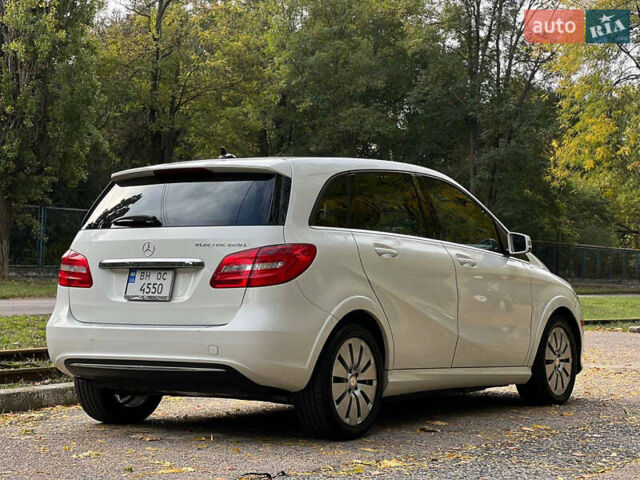 Белый Мерседес Б-класс, объемом двигателя 0 л и пробегом 132 тыс. км за 8999 $, фото 11 на Automoto.ua