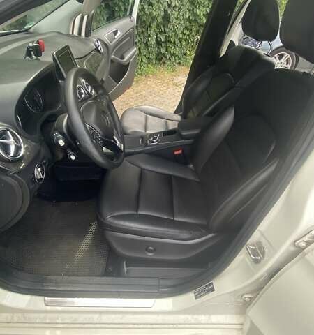 Білий Мерседес Б-клас, об'ємом двигуна 2 л та пробігом 156 тис. км за 12600 $, фото 10 на Automoto.ua