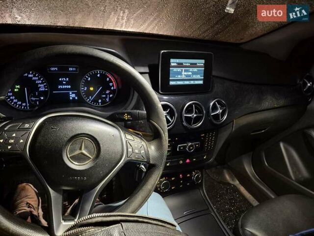 Белый Мерседес Б-класс, объемом двигателя 1.46 л и пробегом 253 тыс. км за 9800 $, фото 9 на Automoto.ua