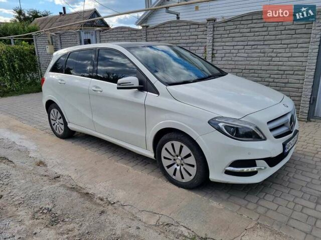Білий Мерседес Б-клас, об'ємом двигуна 0 л та пробігом 112 тис. км за 8900 $, фото 2 на Automoto.ua