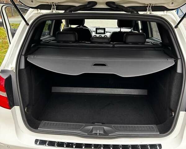 Білий Мерседес Б-клас, об'ємом двигуна 1.46 л та пробігом 146 тис. км за 11600 $, фото 17 на Automoto.ua