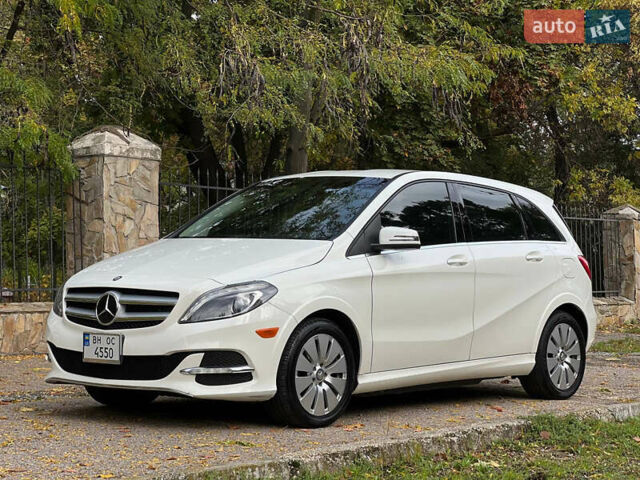 Белый Мерседес Б-класс, объемом двигателя 0 л и пробегом 132 тыс. км за 8999 $, фото 2 на Automoto.ua