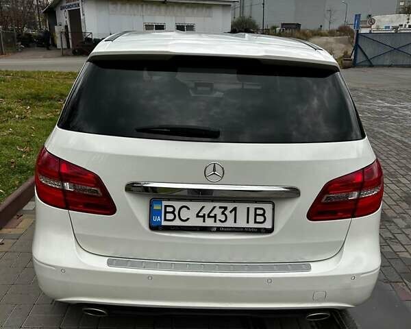 Білий Мерседес Б-клас, об'ємом двигуна 1.46 л та пробігом 146 тис. км за 11600 $, фото 4 на Automoto.ua