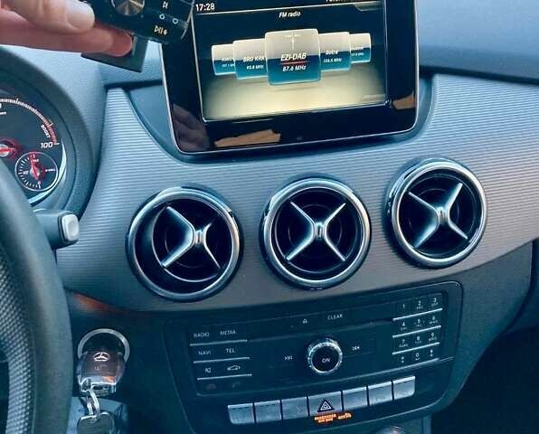 Мерседес Б-класс 2014 в Львове на Automoto.ua Белый Мерседес Б-класс, объемом двигателя 0 л и пробегом 142 тыс. км за 8900 $, фото 7 на Automoto.ua