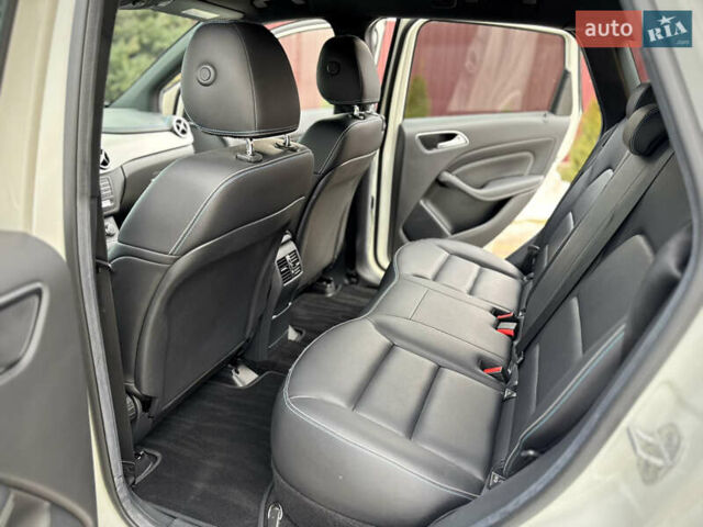 Білий Мерседес Б-клас, об'ємом двигуна 0 л та пробігом 160 тис. км за 9500 $, фото 48 на Automoto.ua