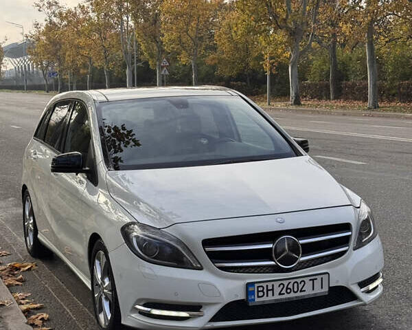 Белый Мерседес Б-класс, объемом двигателя 1.8 л и пробегом 200 тыс. км за 11800 $, фото 3 на Automoto.ua