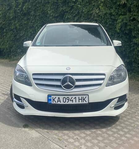 Білий Мерседес Б-клас, об'ємом двигуна 2 л та пробігом 156 тис. км за 12600 $, фото 3 на Automoto.ua