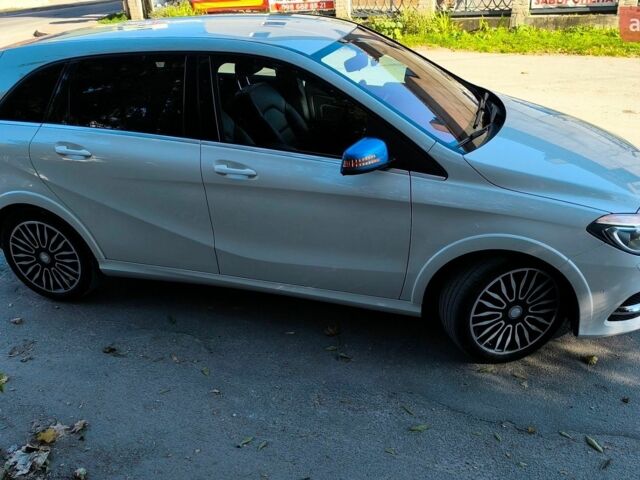 Білий Мерседес Б-клас, об'ємом двигуна 0 л та пробігом 141 тис. км за 10499 $, фото 24 на Automoto.ua