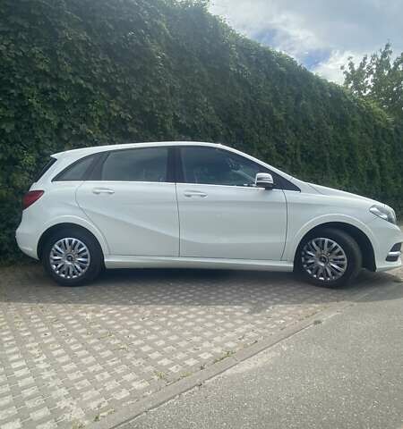 Білий Мерседес Б-клас, об'ємом двигуна 2 л та пробігом 156 тис. км за 12600 $, фото 2 на Automoto.ua