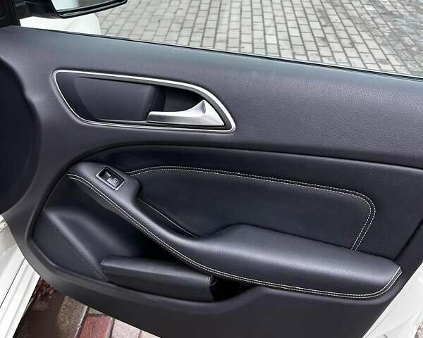 Білий Мерседес Б-клас, об'ємом двигуна 1.46 л та пробігом 146 тис. км за 11600 $, фото 13 на Automoto.ua