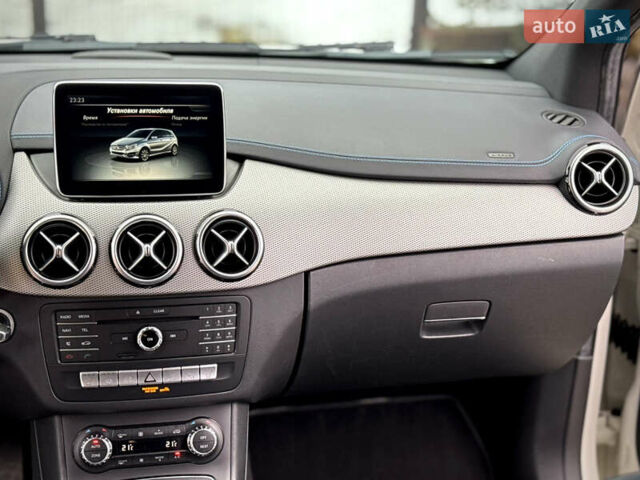 Білий Мерседес Б-клас, об'ємом двигуна 0 л та пробігом 160 тис. км за 9500 $, фото 56 на Automoto.ua