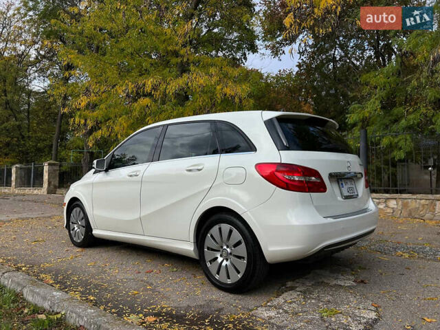 Белый Мерседес Б-класс, объемом двигателя 0 л и пробегом 132 тыс. км за 8999 $, фото 19 на Automoto.ua