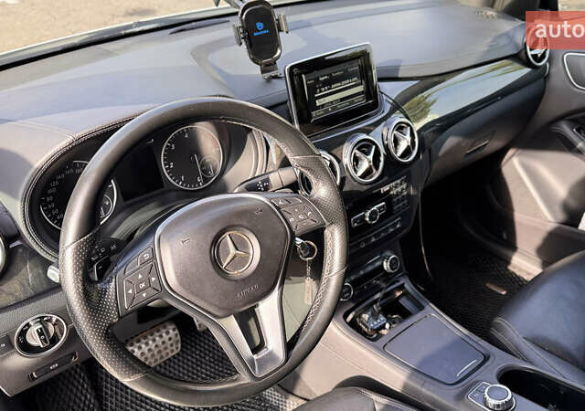 Белый Мерседес Б-класс, объемом двигателя 1.8 л и пробегом 200 тыс. км за 11800 $, фото 11 на Automoto.ua