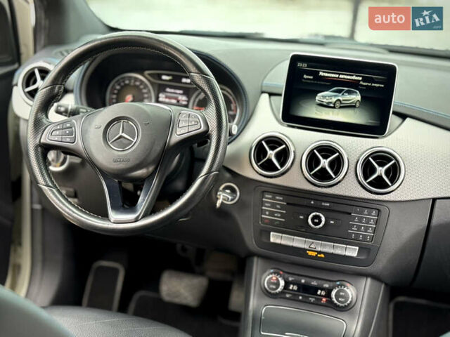 Білий Мерседес Б-клас, об'ємом двигуна 0 л та пробігом 160 тис. км за 9500 $, фото 55 на Automoto.ua