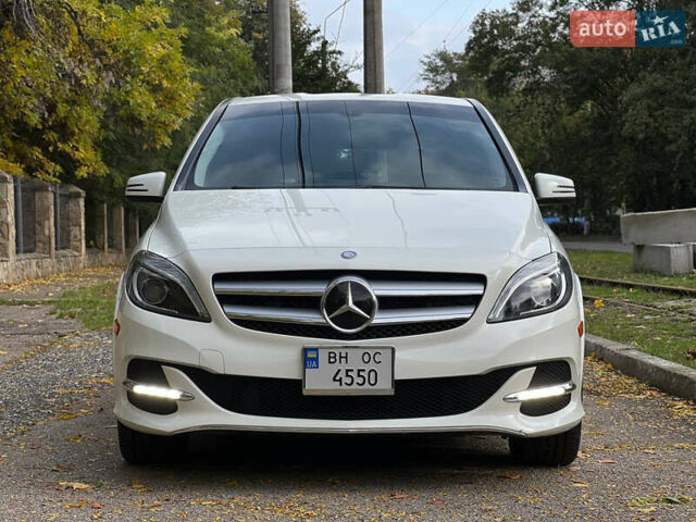 Белый Мерседес Б-класс, объемом двигателя 0 л и пробегом 132 тыс. км за 8999 $, фото 4 на Automoto.ua