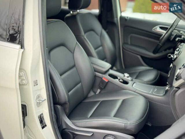 Білий Мерседес Б-клас, об'ємом двигуна 0 л та пробігом 160 тис. км за 9500 $, фото 35 на Automoto.ua