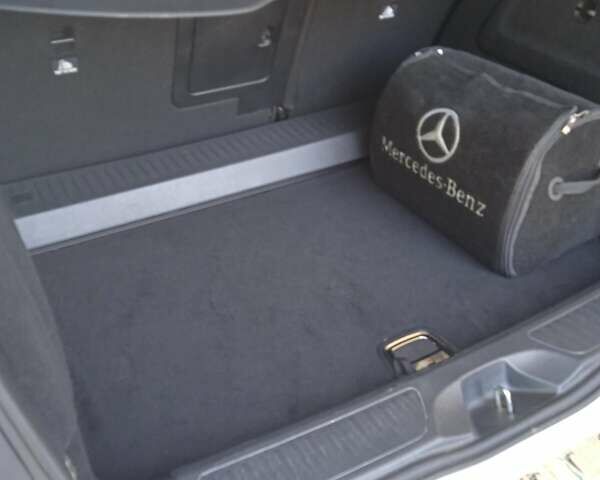 Белый Мерседес Б-класс, объемом двигателя 0 л и пробегом 60 тыс. км за 14500 $, фото 7 на Automoto.ua