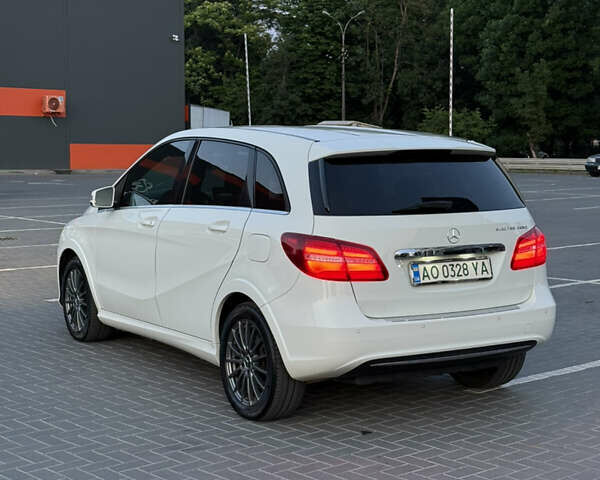 Білий Мерседес Б-клас, об'ємом двигуна 0 л та пробігом 135 тис. км за 12000 $, фото 3 на Automoto.ua