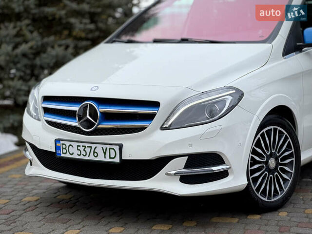 Білий Мерседес Б-клас, об'ємом двигуна 0 л та пробігом 160 тис. км за 9500 $, фото 13 на Automoto.ua