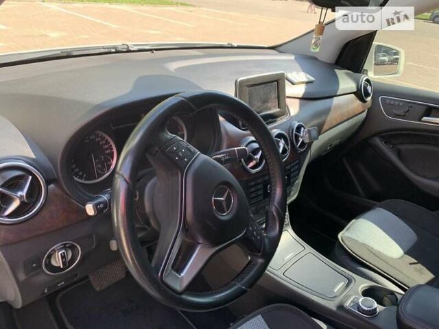 Білий Мерседес Б-клас, об'ємом двигуна 0 л та пробігом 76 тис. км за 10900 $, фото 10 на Automoto.ua