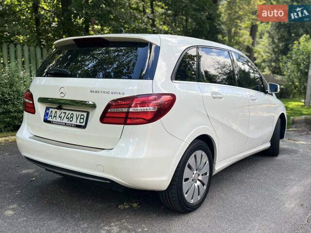 Білий Мерседес Б-клас, об'ємом двигуна 0 л та пробігом 65 тис. км за 10000 $, фото 5 на Automoto.ua