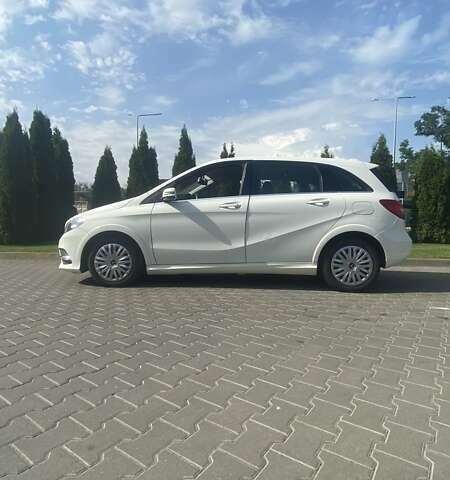 Білий Мерседес Б-клас, об'ємом двигуна 2 л та пробігом 156 тис. км за 12600 $, фото 16 на Automoto.ua