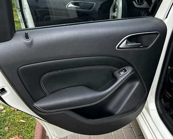 Білий Мерседес Б-клас, об'ємом двигуна 1.46 л та пробігом 146 тис. км за 11600 $, фото 10 на Automoto.ua