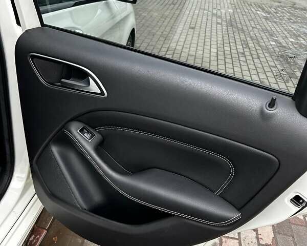 Білий Мерседес Б-клас, об'ємом двигуна 1.46 л та пробігом 146 тис. км за 11600 $, фото 16 на Automoto.ua