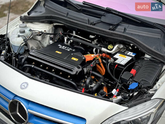 Білий Мерседес Б-клас, об'ємом двигуна 0 л та пробігом 160 тис. км за 9500 $, фото 73 на Automoto.ua