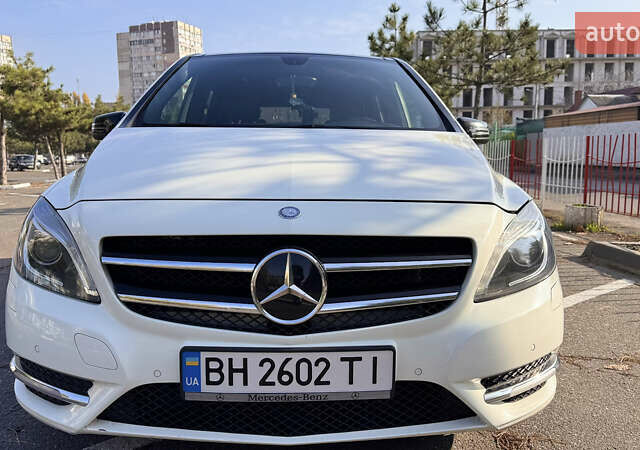 Белый Мерседес Б-класс, объемом двигателя 1.8 л и пробегом 200 тыс. км за 11800 $, фото 33 на Automoto.ua