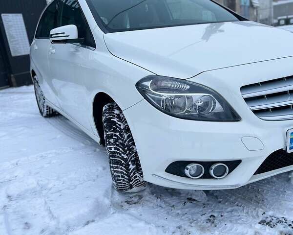 Белый Мерседес Б-класс, объемом двигателя 1.46 л и пробегом 253 тыс. км за 9800 $, фото 1 на Automoto.ua