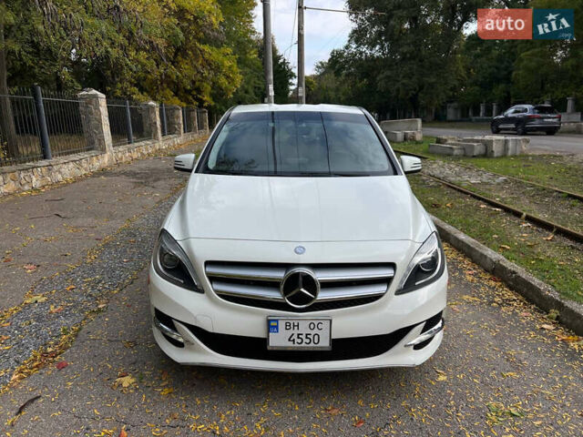 Белый Мерседес Б-класс, объемом двигателя 0 л и пробегом 132 тыс. км за 8999 $, фото 3 на Automoto.ua