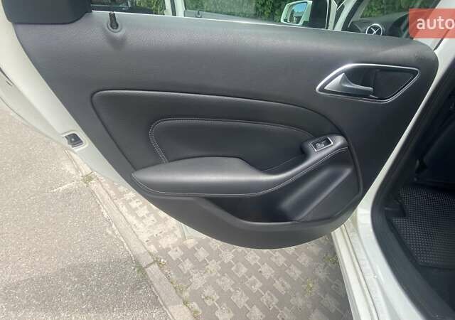 Білий Мерседес Б-клас, об'ємом двигуна 2 л та пробігом 156 тис. км за 12600 $, фото 8 на Automoto.ua