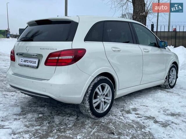 Белый Мерседес Б-класс, объемом двигателя 0 л и пробегом 109 тыс. км за 10590 $, фото 4 на Automoto.ua