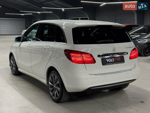 Білий Мерседес Б-клас, об'ємом двигуна 0 л та пробігом 94 тис. км за 10500 $, фото 5 на Automoto.ua