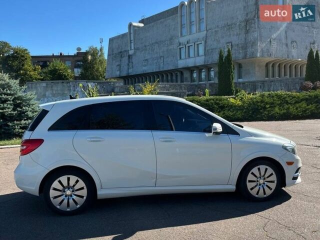 Белый Мерседес Б-класс, объемом двигателя 0 л и пробегом 114 тыс. км за 10000 $, фото 6 на Automoto.ua