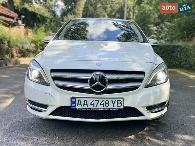 Білий Мерседес Б-клас, об'ємом двигуна 0 л та пробігом 65 тис. км за 10000 $, фото 1 на Automoto.ua