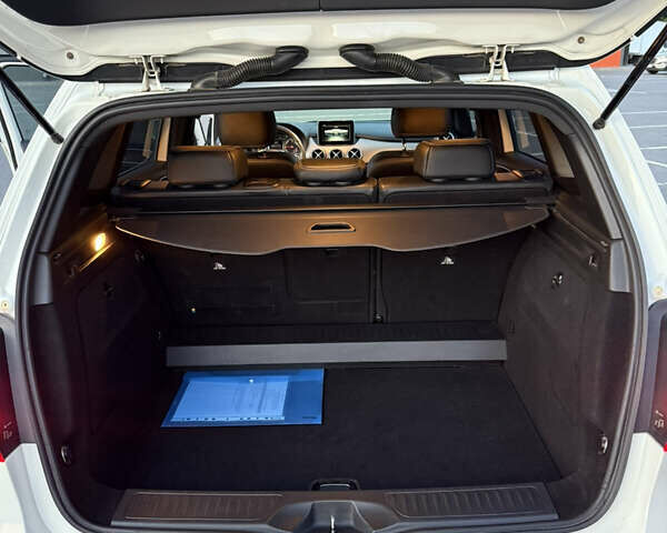 Білий Мерседес Б-клас, об'ємом двигуна 0 л та пробігом 135 тис. км за 12000 $, фото 10 на Automoto.ua