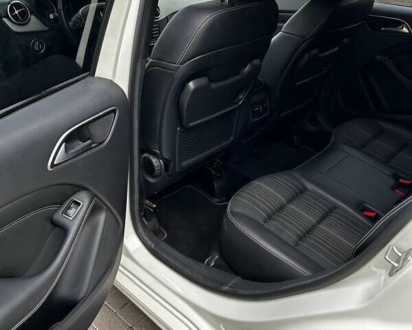 Білий Мерседес Б-клас, об'ємом двигуна 1.46 л та пробігом 146 тис. км за 11600 $, фото 11 на Automoto.ua