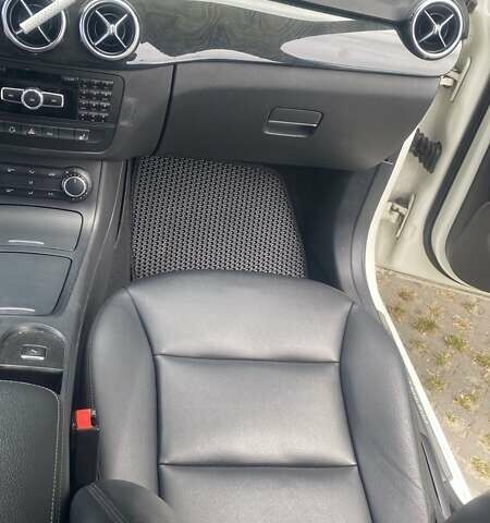 Білий Мерседес Б-клас, об'ємом двигуна 2 л та пробігом 156 тис. км за 12600 $, фото 15 на Automoto.ua